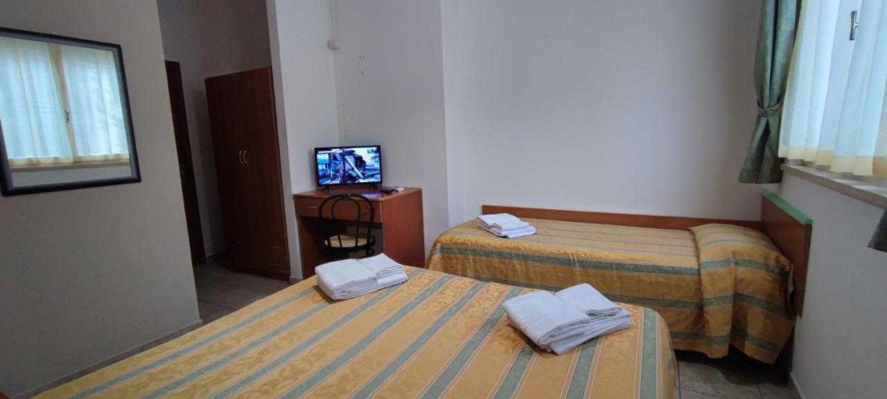 Hotel Zeus Lido Di Classe Room Only Exterior foto